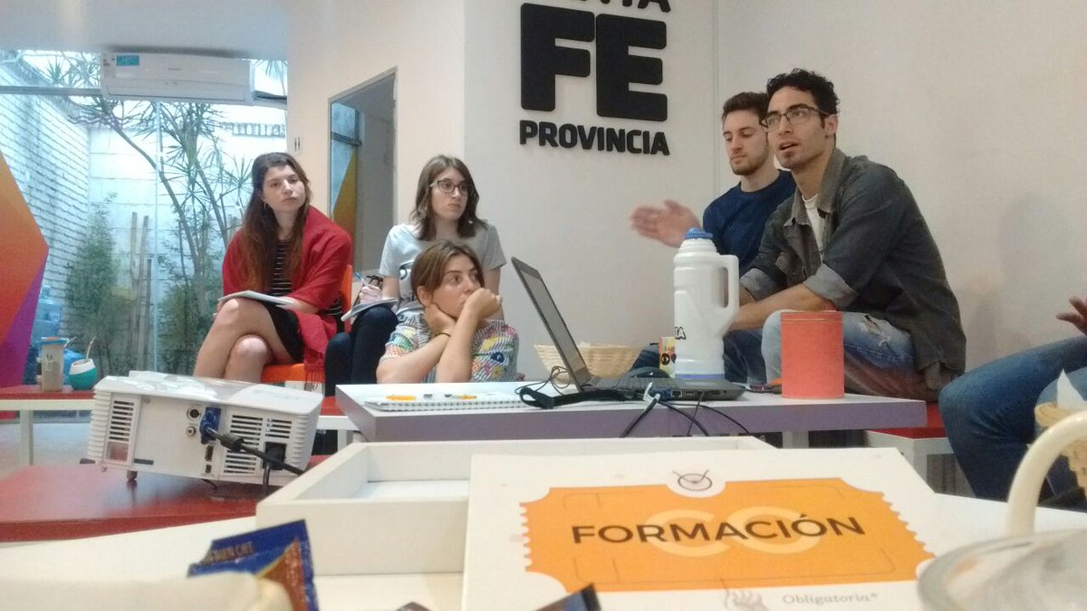 innovacionSF's tweet photo. ¡Jueves de formación en #LaColaboradoraSFE!💡💻 Mientras nos capacitamos en el segundo encuentro, seguimos intercambiando experiencias ¡Hay equipo! 💪😁 https://t.co/DlerQlk70m