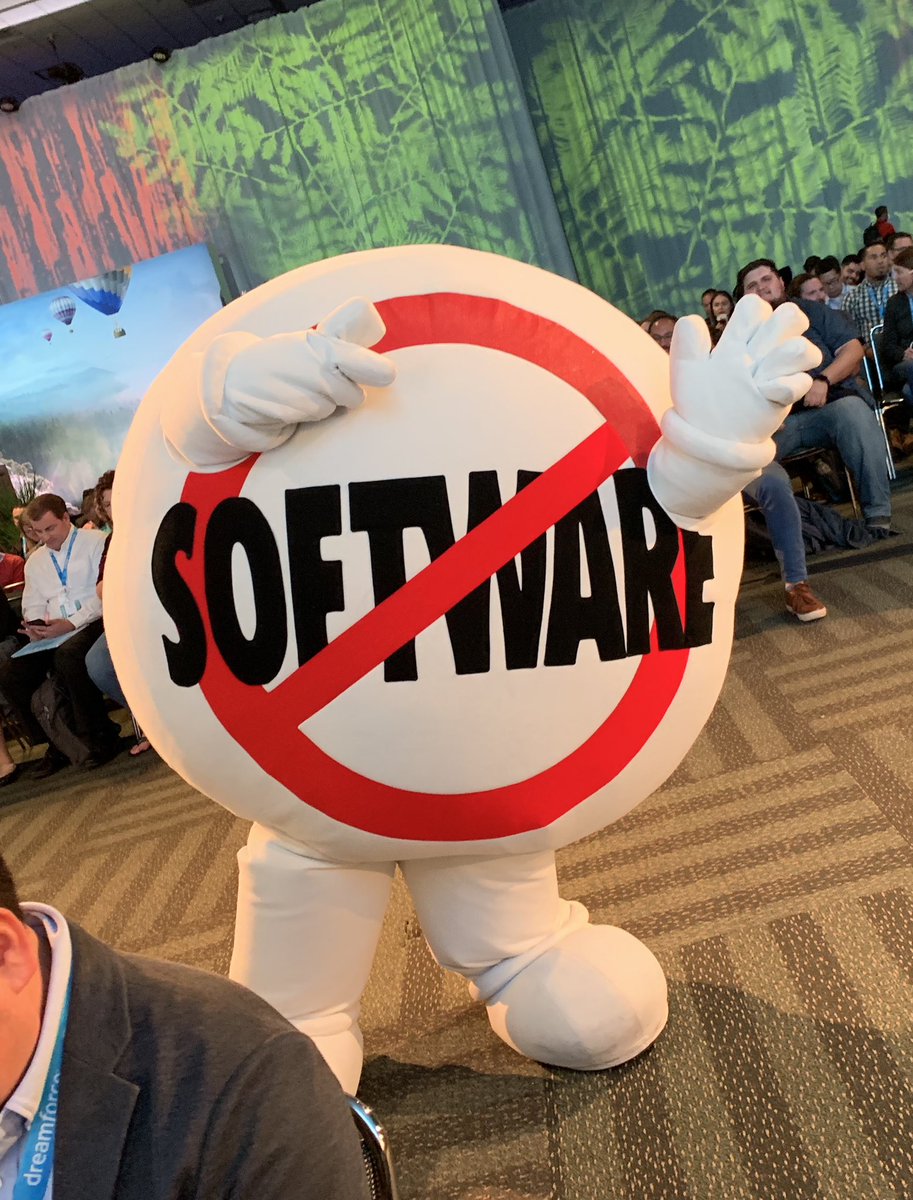 vizanquini's tweet photo. @TooSaaSy #WhereIsSaaSy at the customer success keynote, got ya! https://t.co/5nIT9zbSn5