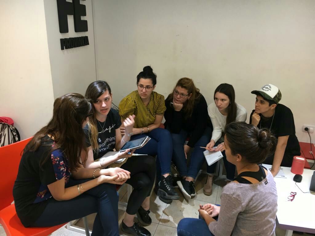 innovacionSF's tweet photo. ¡Jueves de formación en #LaColaboradoraSFE!💡💻 Mientras nos capacitamos en el segundo encuentro, seguimos intercambiando experiencias ¡Hay equipo! 💪😁 https://t.co/DlerQlk70m