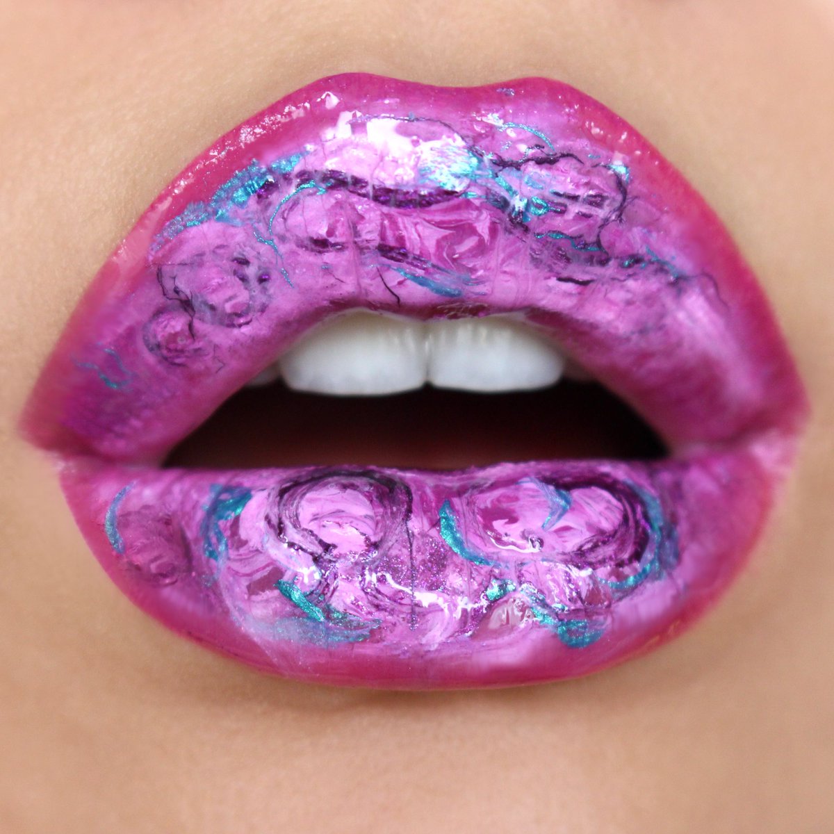 Pop_Beauty's tweet photo. Begin your marble lip masterpiece with our Permanent Pout &amp; Topper Popper as a base. Then, for the sweet swirly effect, apply Fluid Popliner. Finish with the sheen-enhancing POP Gloss on top! #MarbleLips #MakeupArt  https://t.co/pKJq73dJMg https://t.co/o9v3DzZKJD