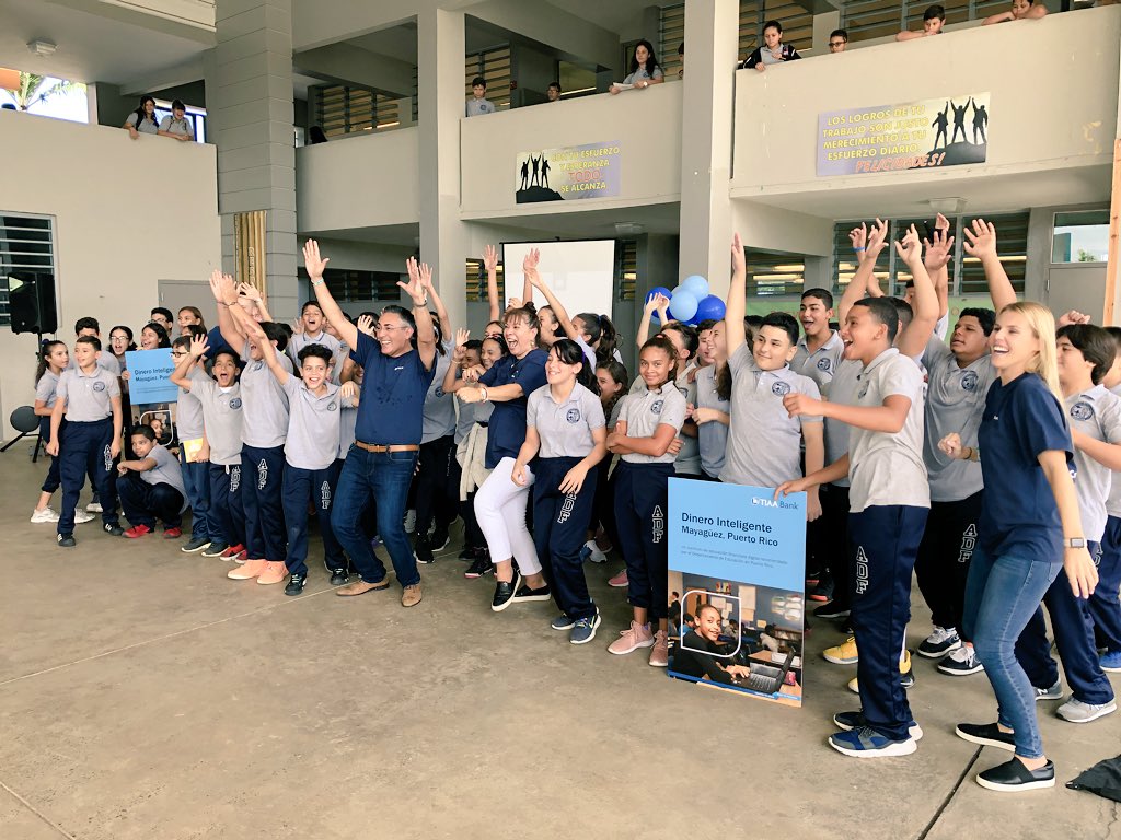 EverBank's tweet photo. Successful and impactful day 1! 🙌 #TIAABankMoneyMatters https://t.co/ccQQz8MQcu