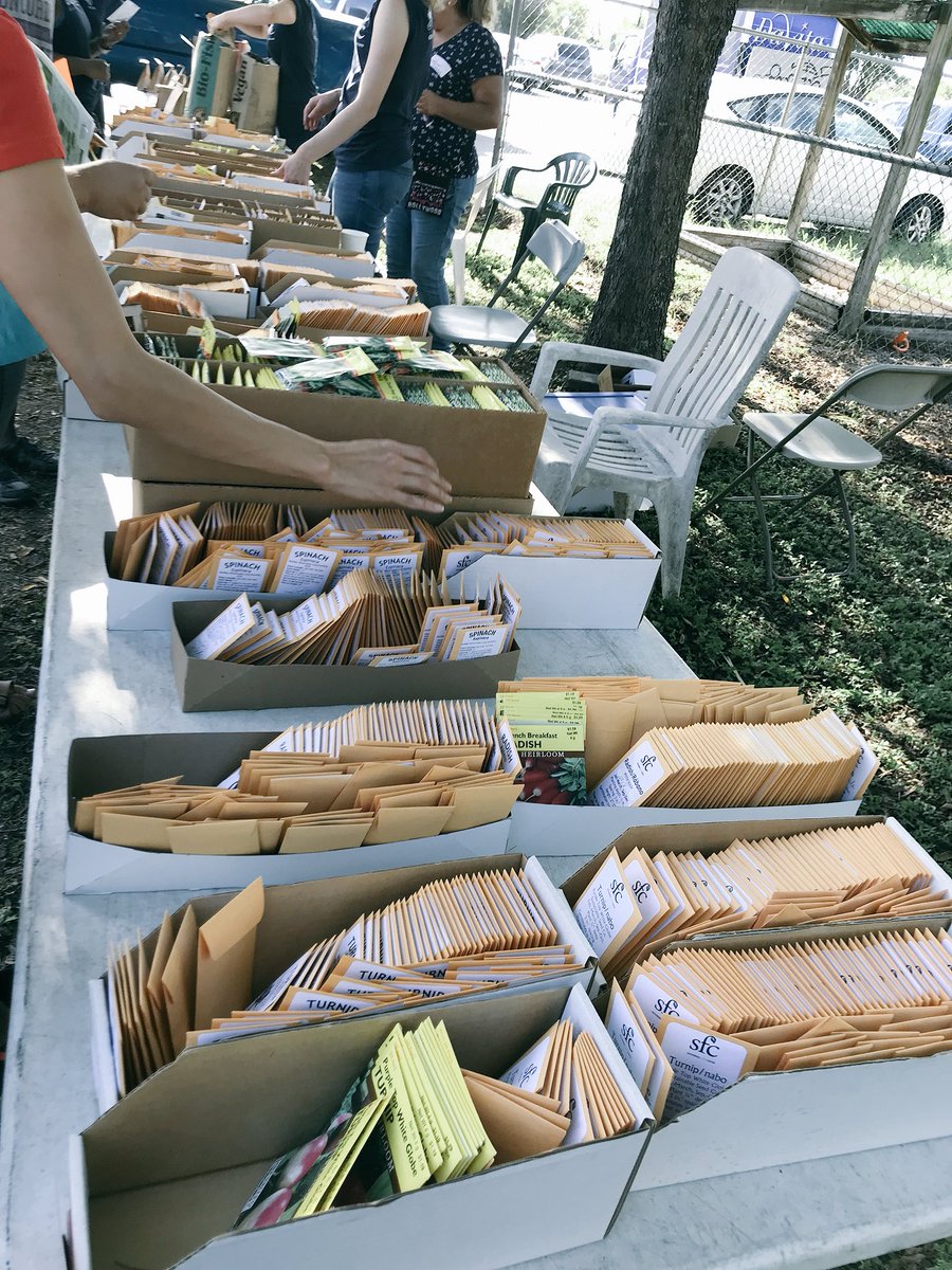 VoigtGarden's tweet photo. Thank you #SustainableFoodCenter and #TXSprouts for all of the support for our garden! We were able to get 10 bags of compost, 20 plantlings, algae fertilizer and15 packets of seeds for our garden this evening! Thnx Katie Biven for helping pick up the compost! @VoigtAIA_RRISD https://t.co/nbC8p1eUUZ