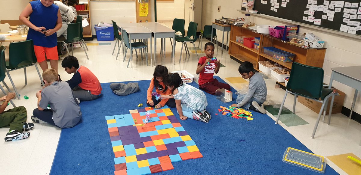 TalesOfLearning's tweet photo. @Agnesbears @PeelSchools @Principal_G @CaraHughesYoon
Cooperative play offered opportunities 4 our school community 2 work together. Large group lessons influenced students' play; offering new vocabulary, writing suggestions & tips. #DifferentiatedInstruction #tieredApproach https://t.co/aHsJfAcQlg