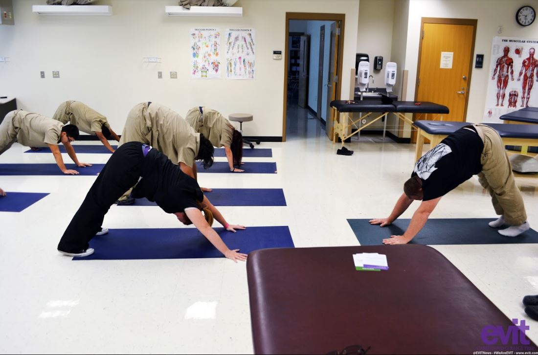 CeCeTodd32's tweet photo. Teacher Dr. Michael Morris definitely puts the physical in #EVIT's #PhysicalTherapy Technician course. A fun and educational #CareerTechEd program for #EastValley high school students and adults. Learn more: https://t.co/hkAu8BlQhc #WeAreEVIT #AZ #CTE https://t.co/yJDdcVdmrt