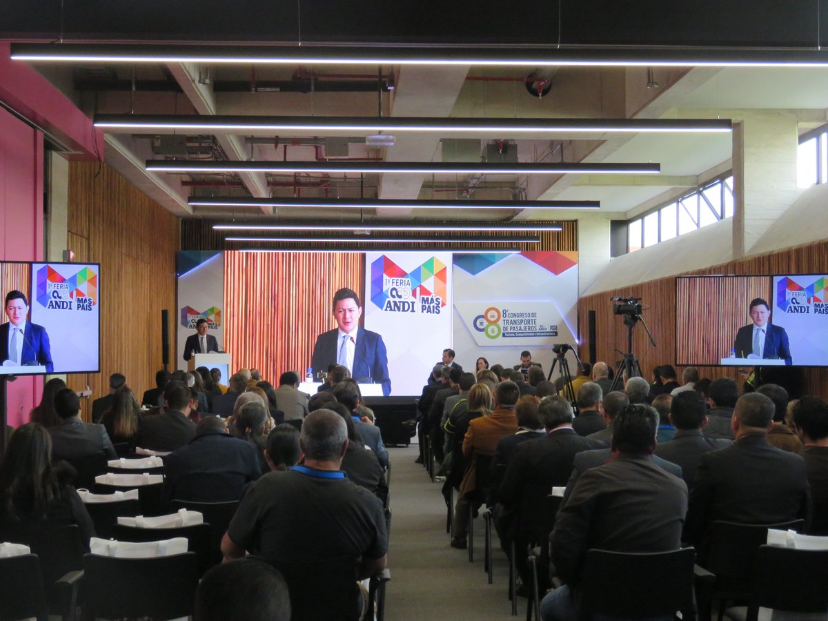 ANDI_Colombia's tweet photo. La ANDI presentó propuesta para renovar la regulación del sector de transporte de pasajeros durante el 8º Congreso #TransportePasajerosANDI: https://t.co/btz42I5TTM https://t.co/98wIsaJxDj