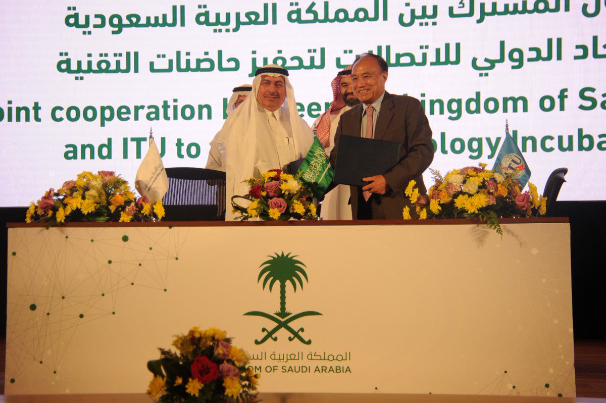 بدلاله على قيادة @kacst لريادة الاعمال التقنية في السعودية و الوطن العربي وذلك بتوقيع اتفاقية مع @itu ليتولى برنامج @badirprogram رئاسة الشبكة العربية لحاضنات تكنولوجيا المعلومات والاتصالات.

#السعوديه_تقود_الحاضنات_العربيه