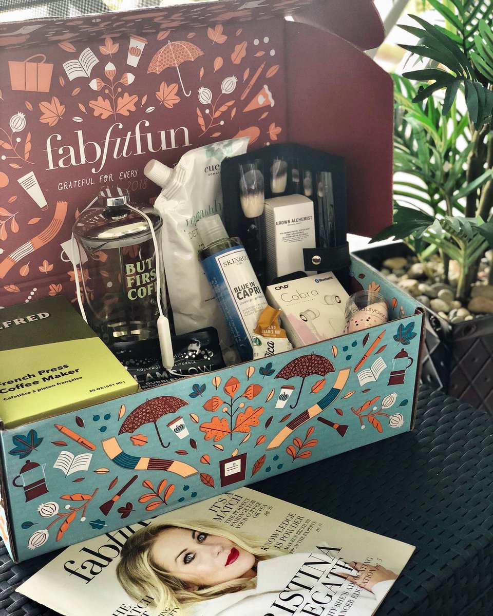 kellylewiss's tweet image. It’s here! #fabfitfunfallbox @fabfitfun #fffgiveaway #marigotbayresort #loveit #fffbox