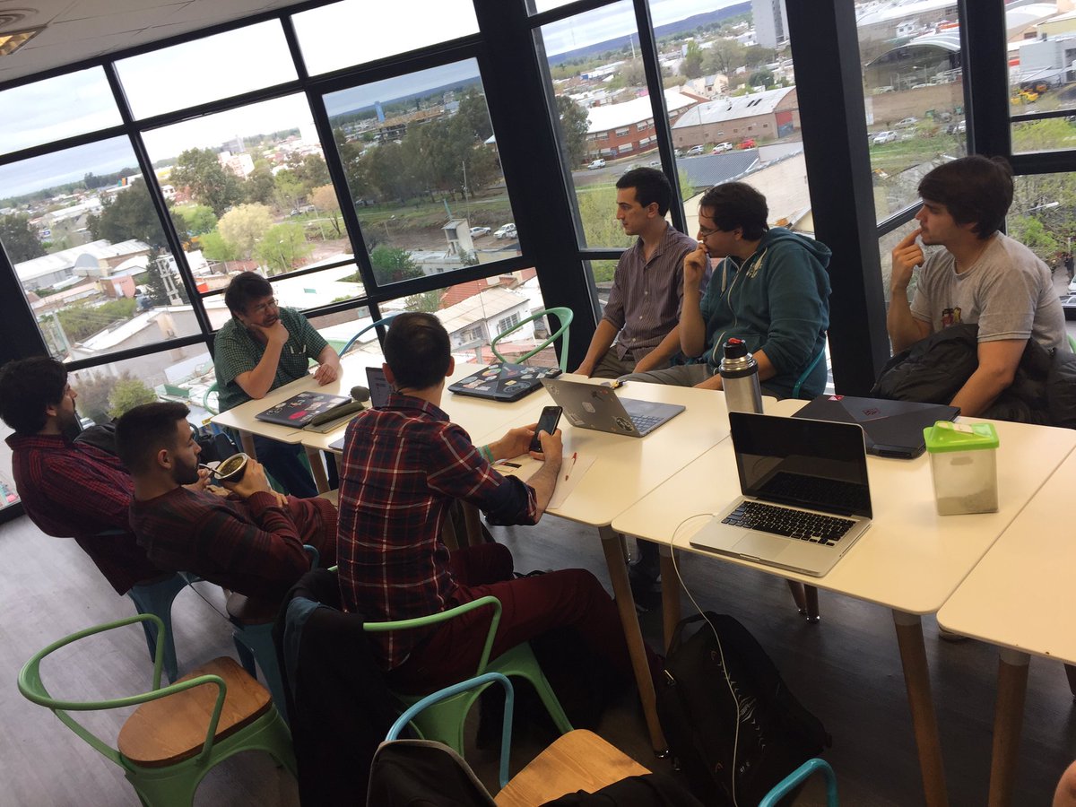 sebahc's tweet photo. Muchas gracias @ajlopez por compartir tu conocimiento con la Comunidad en Neuquén #NeuquenTech #blockchain https://t.co/Z4pDTCry3t