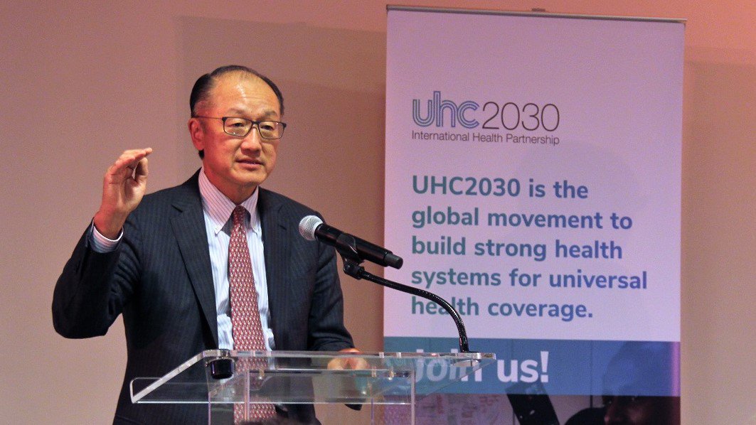 JimYongKimWBG's tweet photo. Many countries prioritize infrastructure over #health &amp; #education. Yet human development is critical in this rapidly changing economy. We hope our #HumanCaptial index will encourage govt’s to #investinpeople – including #UHC-- and focus on outcomes. #UNGA https://t.co/a7DuVX4gOO