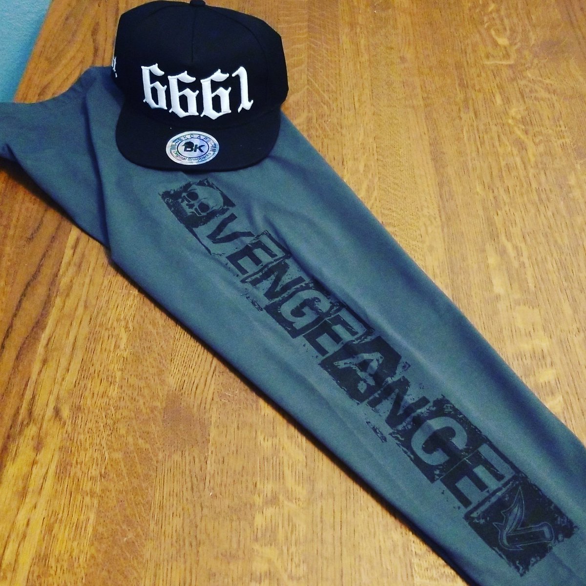 ParadigmKarin's tweet photo. Who got something from the @Vengenz1 #tbt collection? This just got here today and I LOVE them! 🖤🖤🖤
#throwbackcollection #vuarmy #ihaveanaddiction #vucollection https://t.co/o2Yiq2mbSm