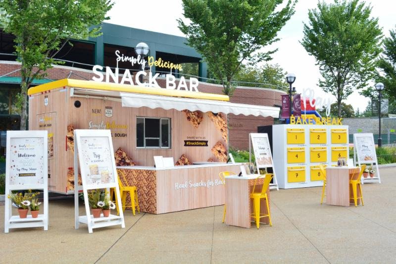 BarracksRow's tweet photo. Want to make your day more delicious? Join us to experience the launch of Simply Delicious Snack Bar Dough by @nestletollhouse at #BRFallFest on Sat. Come see this new ready-to-bake snack bar dough for yourself or bring the whole family for some simply delicious fun! #SnackSimply https://t.co/7NK6Q6XfOE