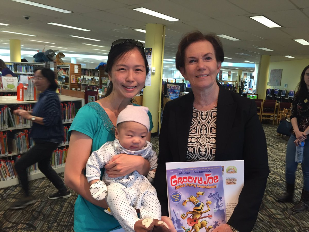 OneBookCo's tweet photo. Today was the last stop of our Literacy Week tour around the state. At the Central Public Library in Aurora, @LtGovofCO Donna Lynne and @codepted Commissioner Katy Anthes visited with and passed out copies of Groovy Joe, this year’s #OB4CO. #AEFLWeek https://t.co/kJ6Slnrrgb