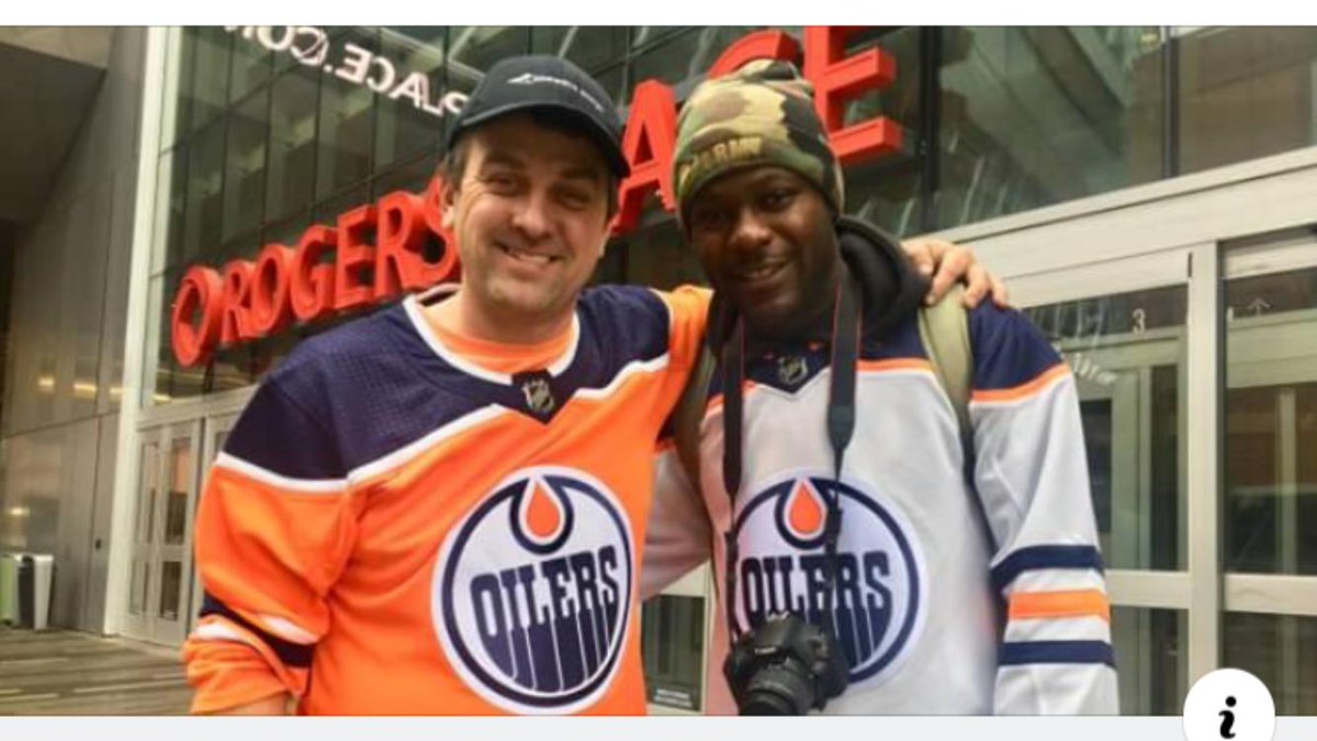 PressoMan's tweet photo. Thank you @EdmontonOilers .standing next to @ROBFORD99 and the great #Waynegretzky ..
GRENADIANS LOVE D OIL . #jab ..lets go oilers..📸📸📸🎥🎥🎥👏👏👏🎼🎼🎶🎵🎵🎤🎤 https://t.co/s5XEG80taB