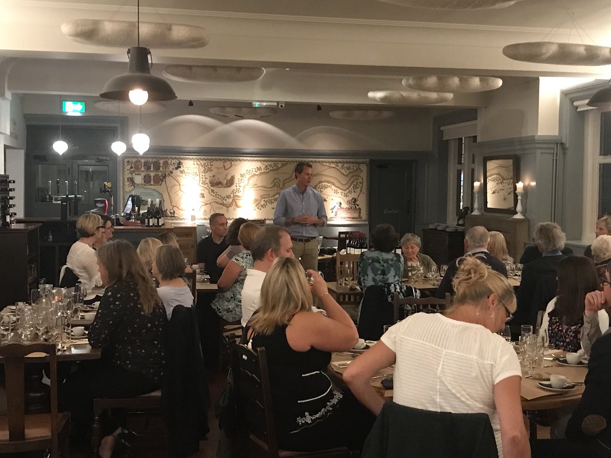 SnapperRockTony's tweet photo. In full swing @Bath_Arms cheddar. Dave c from @TwoRiversWineNZ doing his thing with 40+ for dinner. Thanks to Kelli @lovetasting for inviting us for a fab evening. #wine #nzwine #cheddar #somerset #wineshopwinscombe https://t.co/AhLgk9hhH5