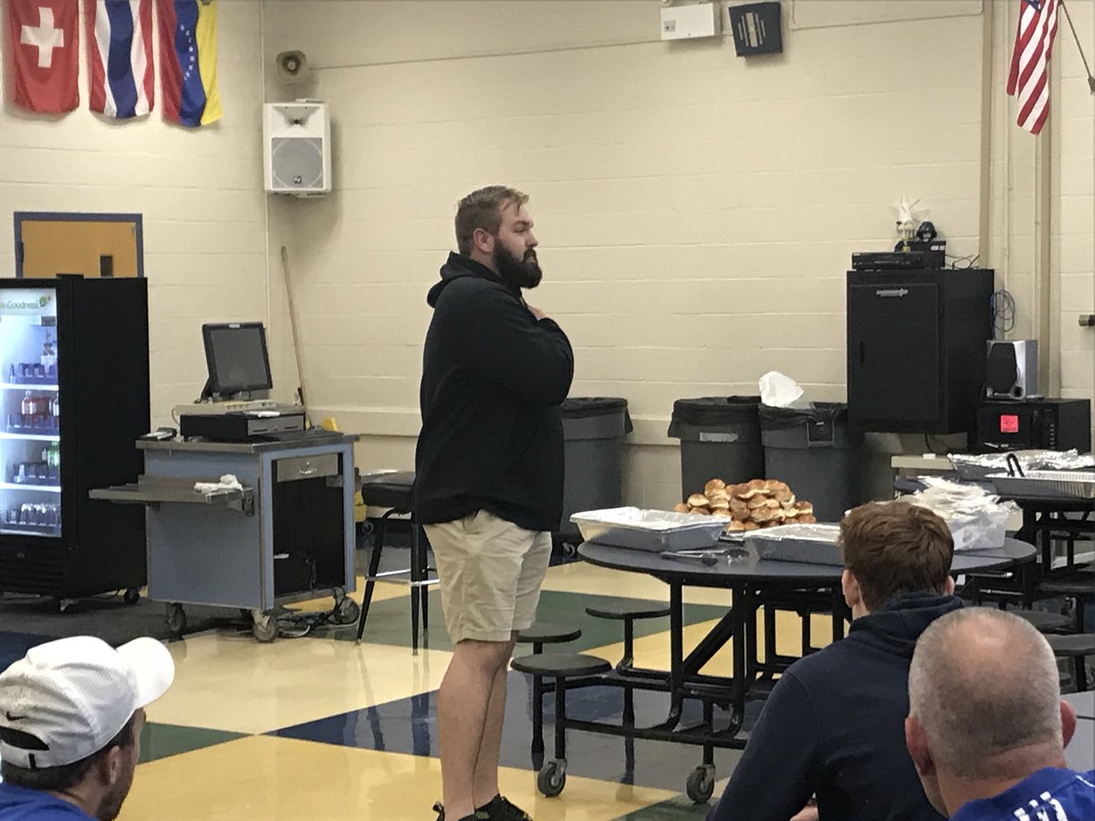 ChrisStew17's tweet photo. Thank you to former @MadeiraFB and @GoBearcatsFB player Will Steur for speaking with our team tonight. Great message about playing the next play. #Snapandclear https://t.co/6SggwUm3cL