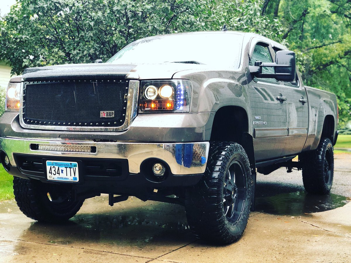 clmeyer05's tweet photo. Taking shotgun riders 🤷🏻‍♂️😏 https://t.co/TlFo9L75Aq