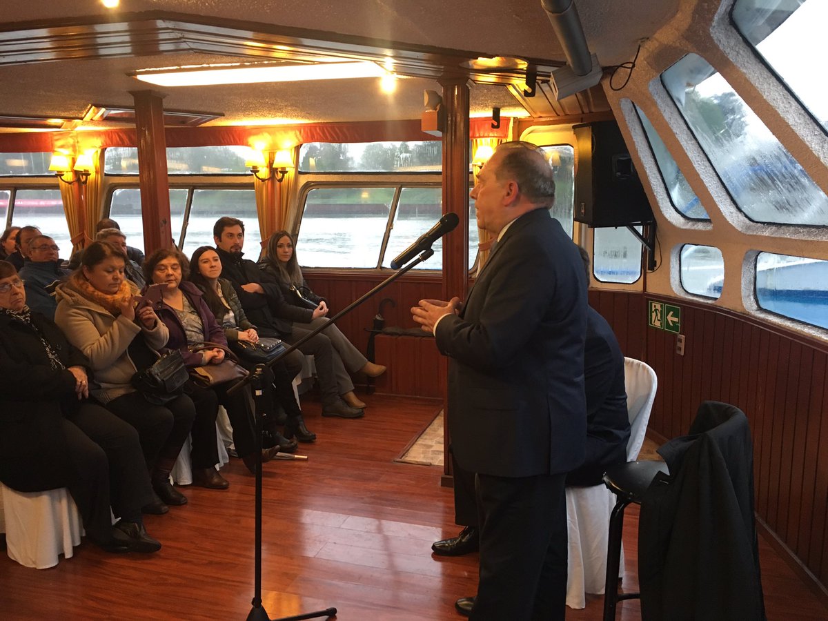 DiputadoBerger's tweet photo. Con una gran cantidad de público iniciamos nuestro tradicional café de camaradería, que lleva por nombre “Trabajo, trabajo y trabajo” para analizar las políticas de reactivación laboral en Chile. #ValdiviaCL #ElRanco #LosRíos https://t.co/n9WTOlgRkw
