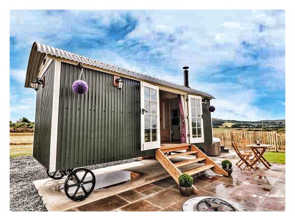 CwtCaron's tweet photo. “Diwrnod Twristiaeth y Byd” hapus iawn i chi gyd! Pam ddim trefnu noson neu ddwy yng Nghwt Caron i ddathlu?! 

Happy “World Tourism Day” to you all! Why not book a couple of nights in Cwt Caron to celebrate?! https://t.co/emDvSwglcK