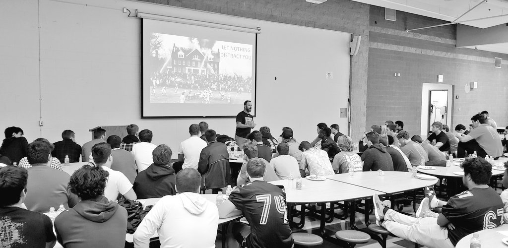 BataviaFootball's tweet photo. All Bulldog Football Alumni- tonight is a special, sacred and magnificent event. Here is the photo. You know the speaker. You know what we call it. The Speech. #MattHolm #LTMFB #GenevaWeek https://t.co/5YKuNLYPbu