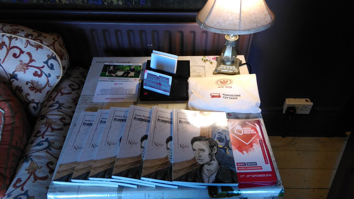 PolishCultWeek's tweet photo. W kameralnym gronie odbyło się dziś Narodowe Czytanie w ramach #PCW i Wieczoru Literackiego. Dziękujemy Grzegorzowi za piękną recytację fragmentu Szklane Domy  Przedwiośnia S. Żeromskiego. #narodoweczytanie @PLinBelfast @ADMediaEvents @NaszExpress https://t.co/bnBjpYpKJM