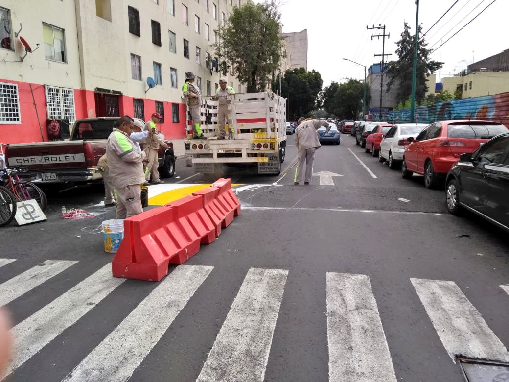 Personal de la #DGODU en calle Chimalpopoca, #Tránsito,  realizó balizamiento de tope y guarniciones, <a href="/DelCuauhtemoc/">Cuauhtémoc Del Moral</a> .