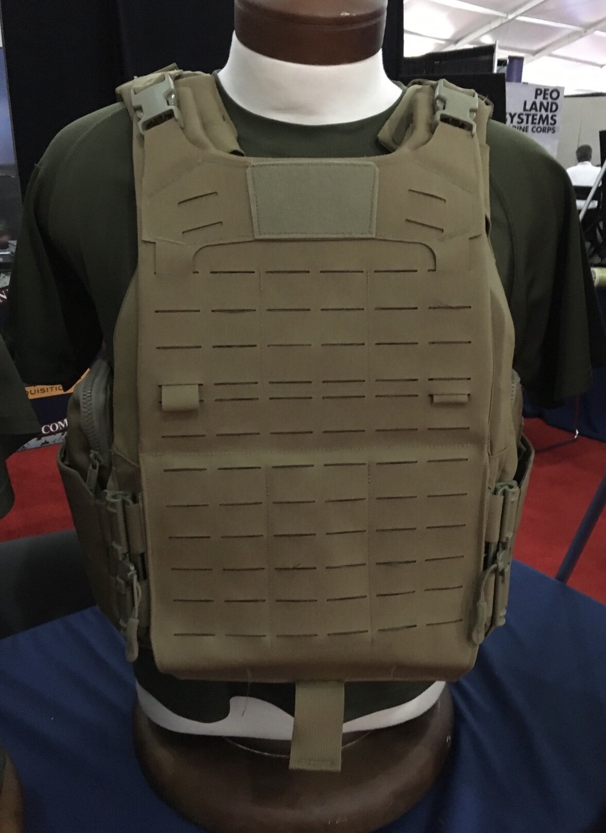 BINTER DEFENCE プレートキャリア ボディアーマー LE装備 楽天市場】ハイスピードギア COREプレートキャリア 1000D