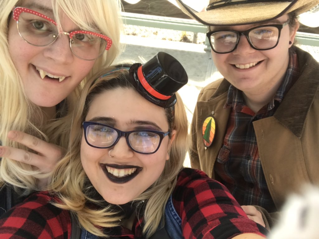 birdiefungi's tweet photo. waiting for the bus! #TAZ #TAZAmnesty #Pineguard https://t.co/ttYKFfiNqF