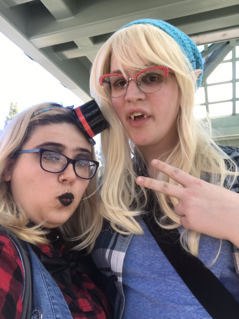 birdiefungi's tweet photo. waiting for the bus! #TAZ #TAZAmnesty #Pineguard https://t.co/ttYKFfiNqF