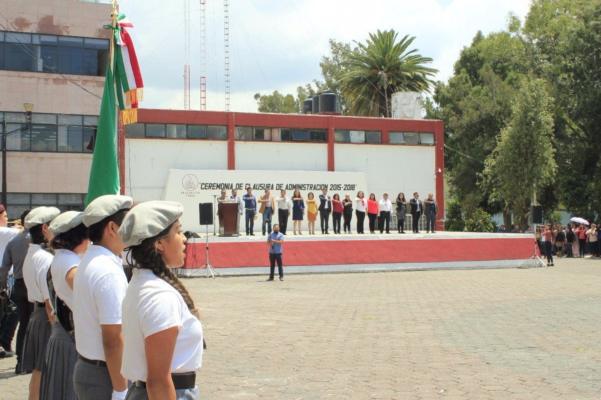 TlahuacRenace's tweet photo. Este 27.09.18, el Jefe Delegacional @arturomedinap encabezó la Ceremonia de Clausura de Administración 2015-2018.
A unos días de concluirse este trienio, abrimos paso a un nuevo gobierno con un  #Tláhuac más encaminado al progreso y al desarrollo humano de sus habitantes. https://t.co/eI8awijN7a