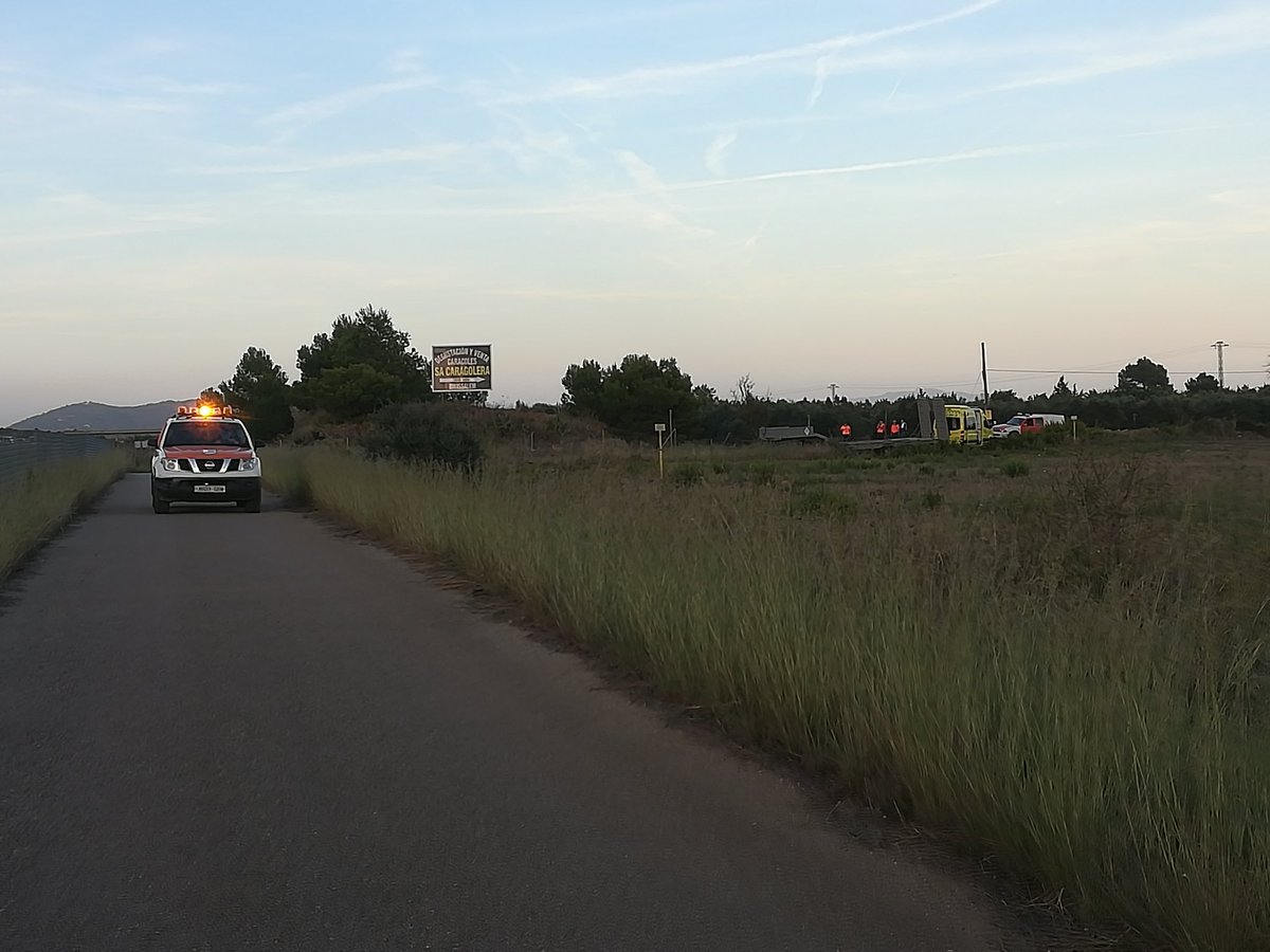 protecciocivil1's tweet photo. Avui , un altre any mes hem donat suport a la policía local a la cursa intevinyes i als tradicionals fideus de vermar.
Hem realitzat auna asistencia sanitaria a una dona que ha caigut, sense gravetat. https://t.co/UtzSmJoyVA