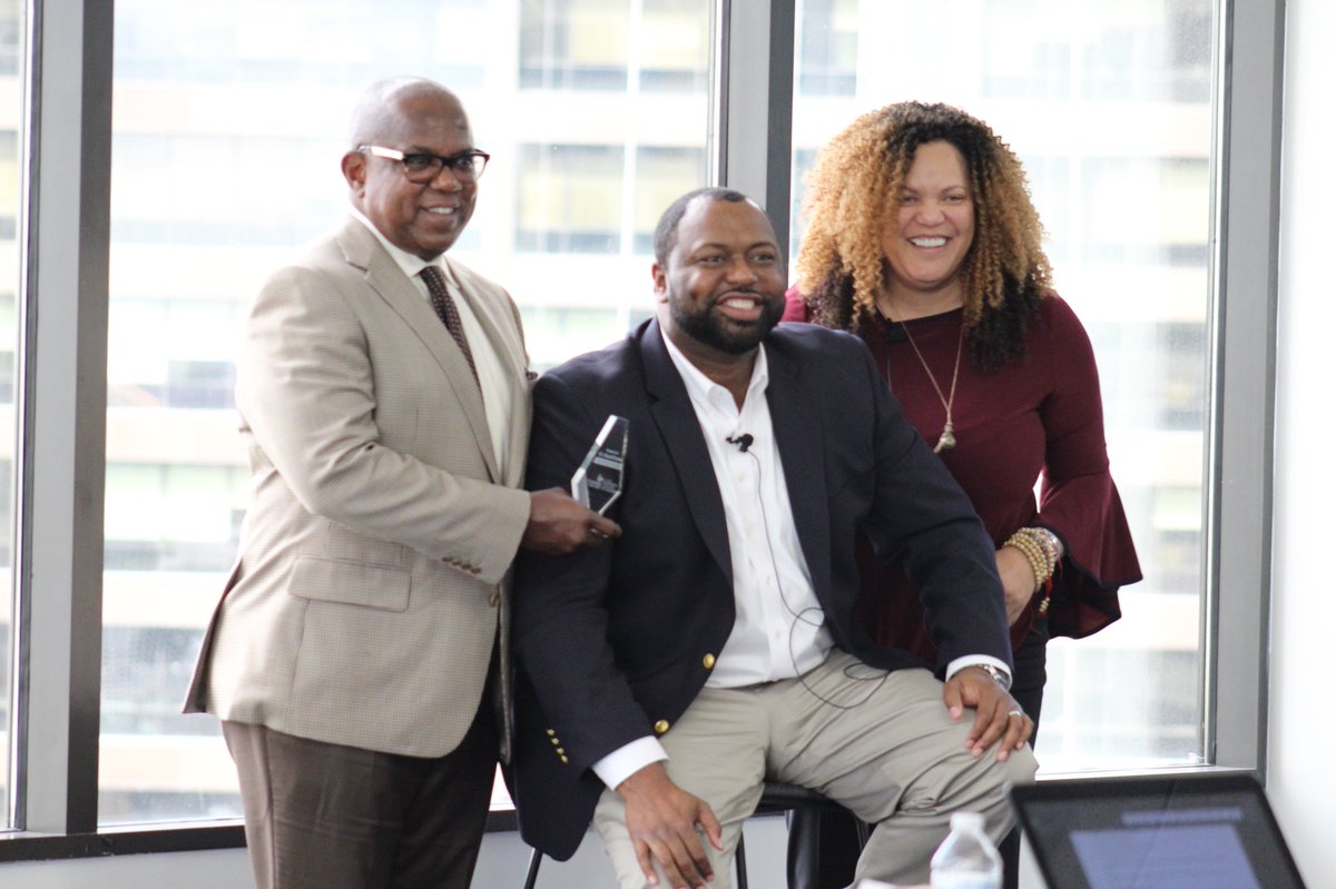 jackiedavissays's tweet photo. Today @enigsu’s #RussellCenter named @JAY4HOPE the fall 2018 #HJRCE #InfluentialSpeaker!
He shared his philosophy for #EconomicEmpowerment better known as Big IDEA💡to #Inspire #Develop #Educate #Accelerate #Atlantans & beyond
-
Made possible by:
@RobinsonCollege @rcie_atlanta https://t.co/JEVRZ1qVQ1