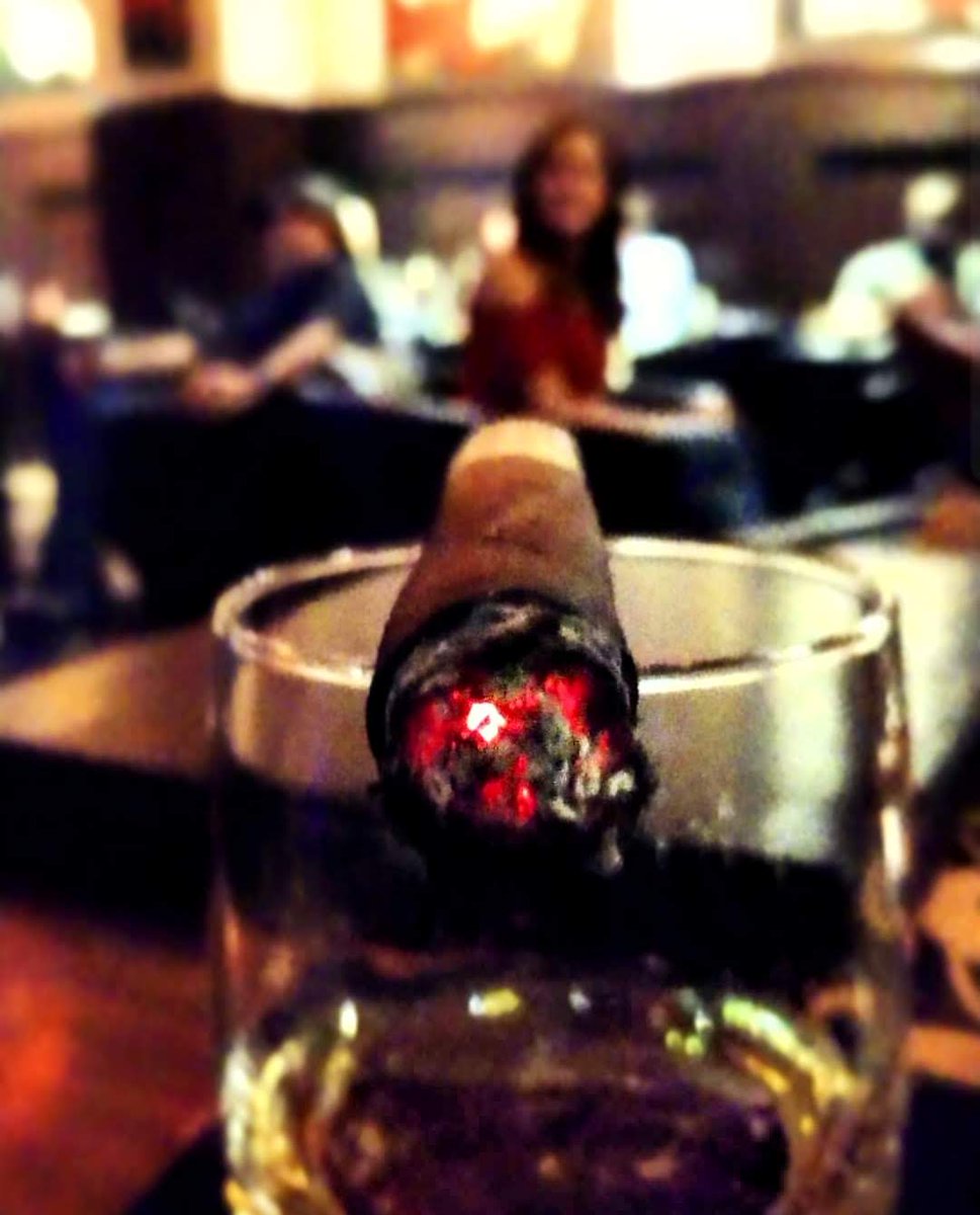 #LaCasaVegas
Repost: @iammikeshand 
How's your night going?
.
.
.
#travelnevada #vegasdeal #vegasbar #livewell #downtownsummerlin #vegascigars #explorenevada #cigarnation #boutiquecigars #lvbar #lasvegasnv #cigarlounge #vegaslifestyle #cigarculture #howtotivoli