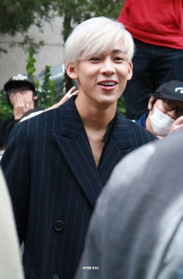 Inter_Bro's tweet photo. Preview 280918 
Music Bank
ความสดใสของเช้านนี้ น้องแบมมน่ารักมากก
#GOT7 #갓세븐 
 #BamBam #뱀뱀 
#Lullaby1stWin https://t.co/0e9Yi7kfYE