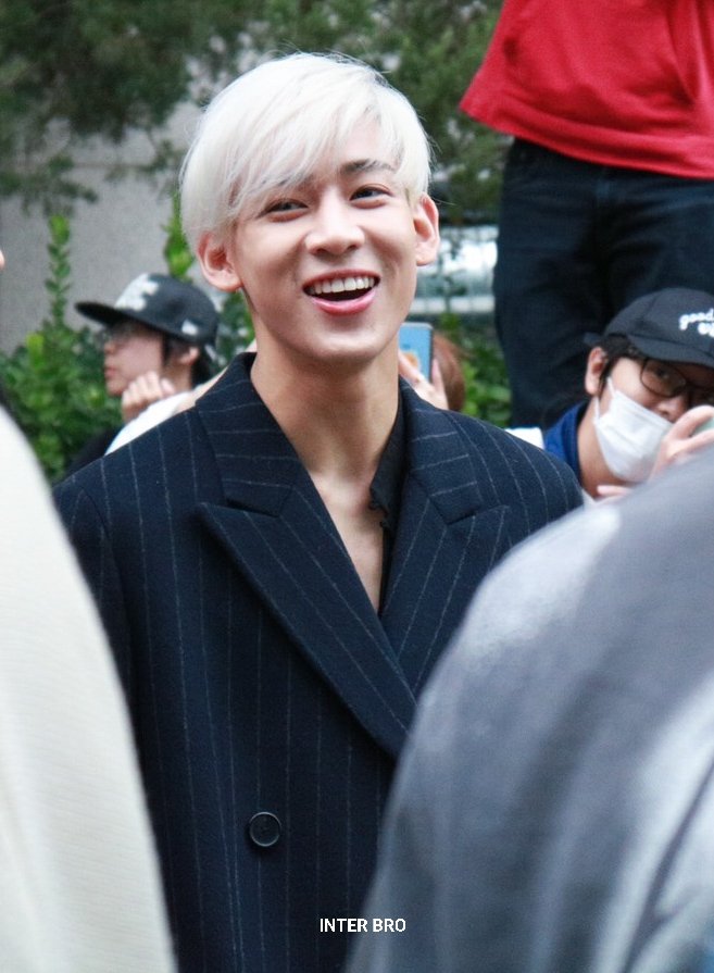 Inter_Bro's tweet photo. Preview 280918 
Music Bank
ความสดใสของเช้านนี้ น้องแบมมน่ารักมากก
#GOT7 #갓세븐 
 #BamBam #뱀뱀 
#Lullaby1stWin https://t.co/0e9Yi7kfYE