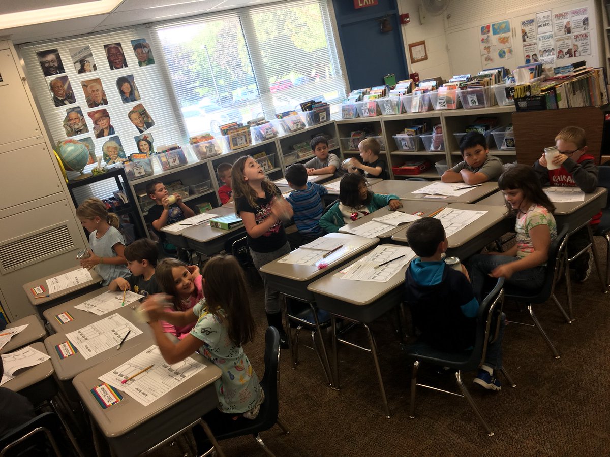 TomlinsonMary14's tweet photo. We turned a liquid into a solid today to make butter in science! We tasted our butter on crackers to celebrate! #shakeitup #thevideoiscomingnext #testingourhypothesis #changingmatter #enjoytheview #bestyearyet #secondtonone @VV_Voyagers @SiebertDawn @WerleKelly https://t.co/klzM0q7gxl