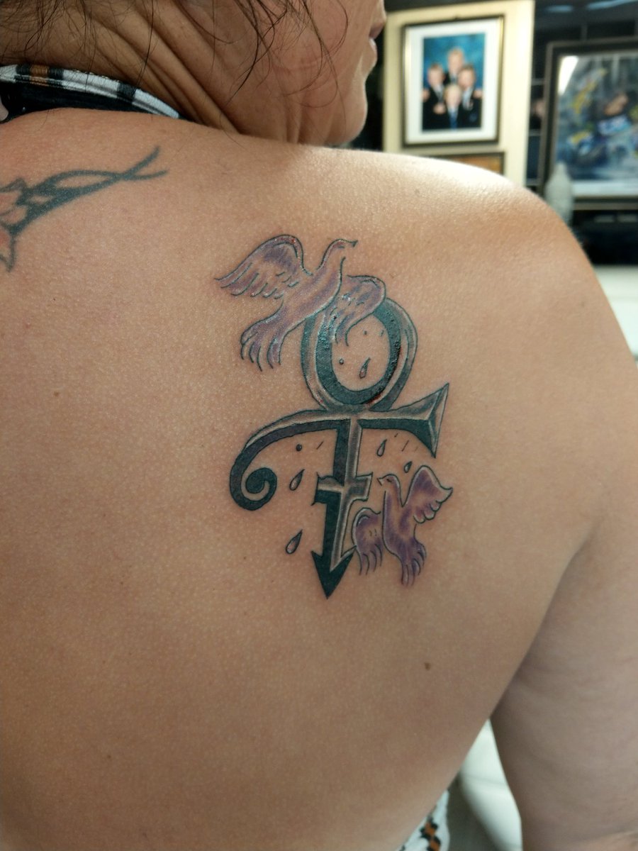 AnnaHowelll's tweet photo. @maytegarcia  thought you might appreciate my tattoo... https://t.co/DTxmwY8rfa