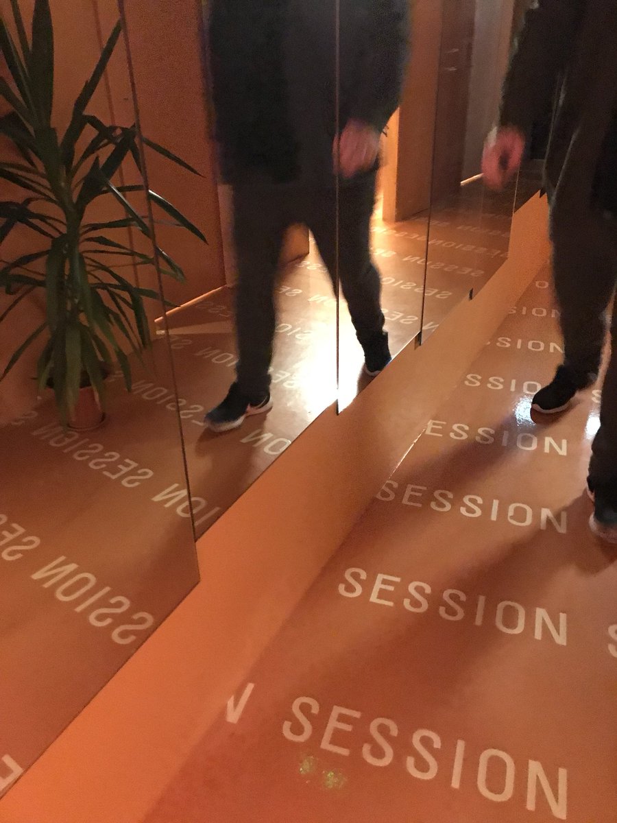 sigfusorn's tweet photo. Hef sagt það áður og segi aftur, það mikilvægasta við góðan bar er að pisseríið sé framúrskarandi. Að því gefnu að kranalistinn sé óaðfinnanlegur #sessionbar https://t.co/8kYxNYiX9U