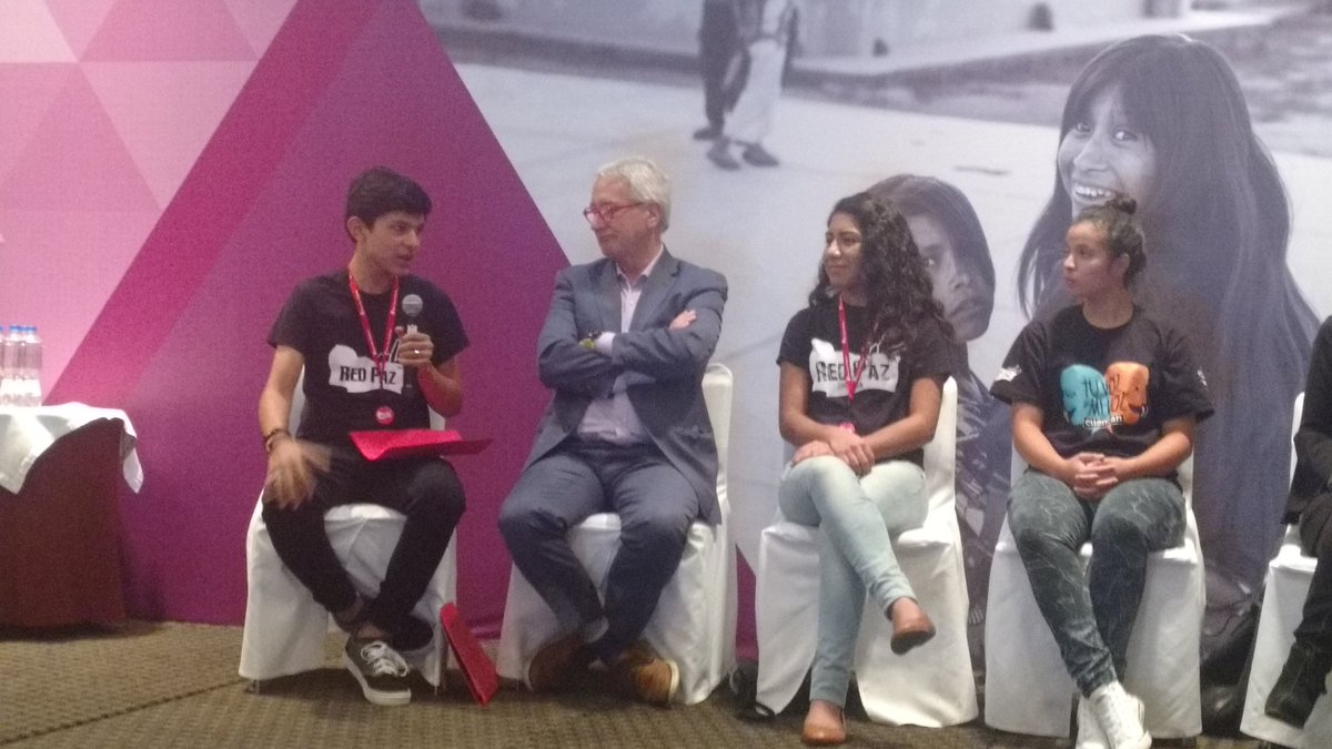 SIPINNA_MX's tweet photo. Participaciones de adolescentes:
👉Es falso que los adolescentes creemos todo lo que está en redes sociales.
👉A los adolescentes nos gustan más las redes, la televisión es para adultos.
👉Una forma de comprobar una noticia es ir a ver qué están diciendo otros medios. #SIPINNA https://t.co/9qyQ0cxWzf