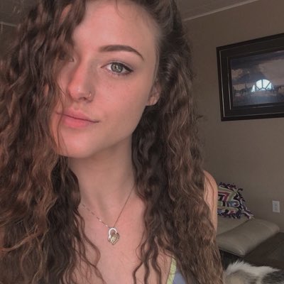 tragediebelle's tweet photo. hi everyone i didnt die im just sad and here to update my profile #NewProfilePic 🐒🐥🌼🌻☀️ https://t.co/H2sSwcP5Dr