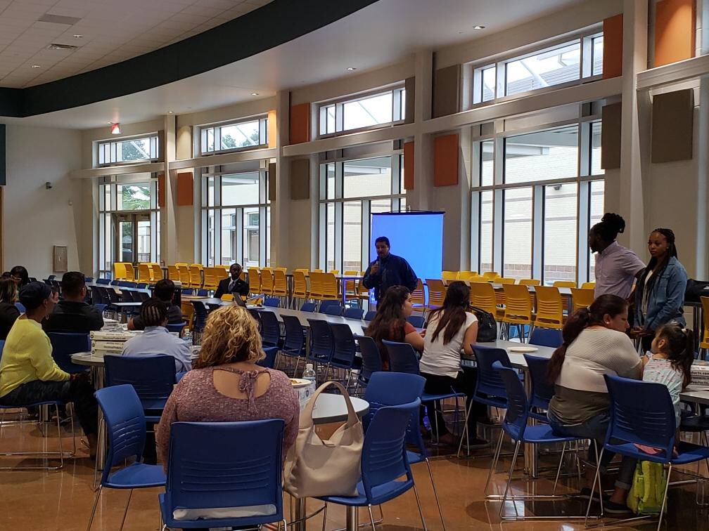 trinamwright's tweet photo. Parent University at Washington HS #Collegebound @HISD2College @BTW_Houston https://t.co/Q1eTV4WYVY