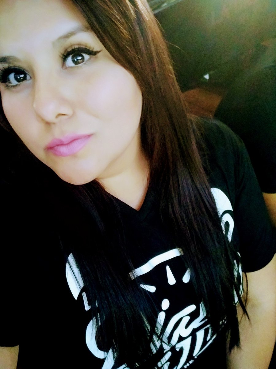 ingridQuezada92's tweet photo. #JuevesDeSelfies 
@LaGabyLlanas 
Con la playera que se mando hacer especialmente para el día que usted tan preciosa dama en compañía de @cojofeliz  y Franco grabaron su tan chingón especial para Netflix
🤩😍 https://t.co/fW6pdFvPBF