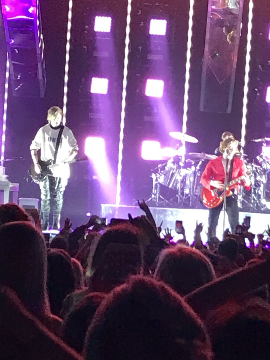 sydluvskpop1999's tweet photo. Tonight was amazing Iβm so grateful to being seeing my boys with amazing seats even though I loses my voice lol #MYTIrving #MeetYouThereIrving #5sosdallas #MeetYourThereTour #5sosirvine πππππ https://t.co/LSeU8BnJMF