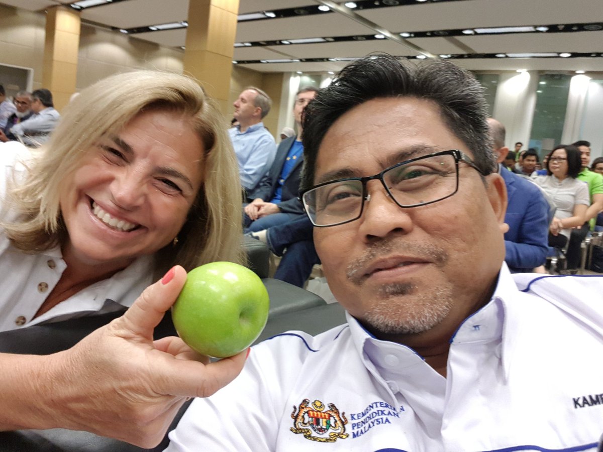 Climate Diplomacy Day morning selfie with HE. Maria  Castillo Fernandez, <a href="/castiml/">Maria Castillo</a> Ambassador and Head of Delegation the European Delegation to Malaysia. Thumbs up to her creativity with the green apple.
#cdd18 #climdiplo