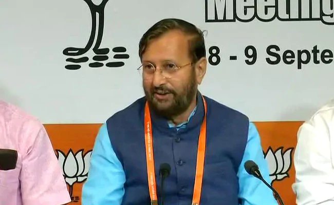 ndtv's tweet photo. Prakash Javadekar attacks Rahul Gandhi over Rafale jet deal https://t.co/KukCJycZvj https://t.co/76c4TP1Kx4