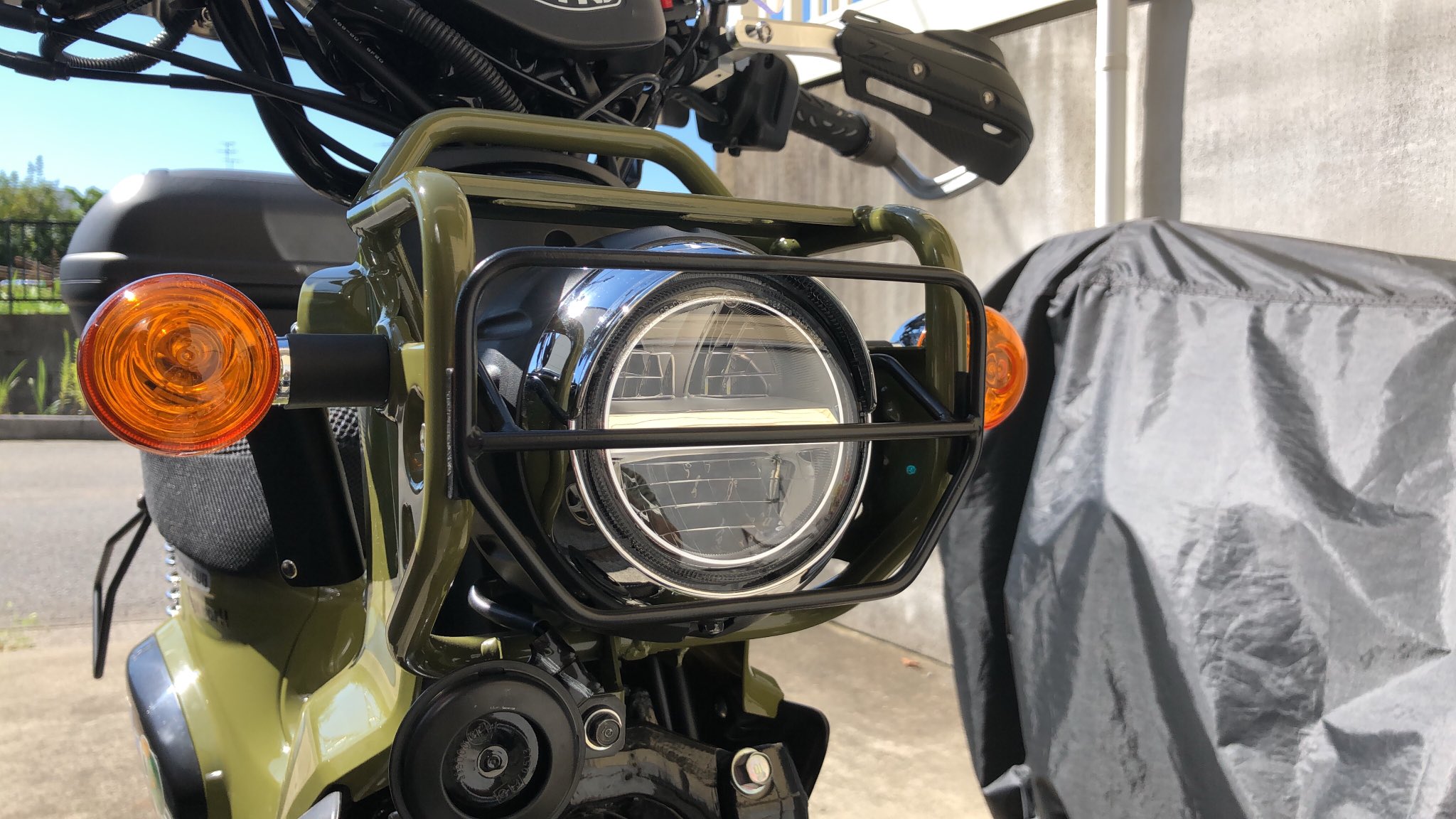 境屋 クロスカブに武川のヘッドライトガードとオフ車風ナックルガード付けてみた T Co Emgzmag8lg Twitter