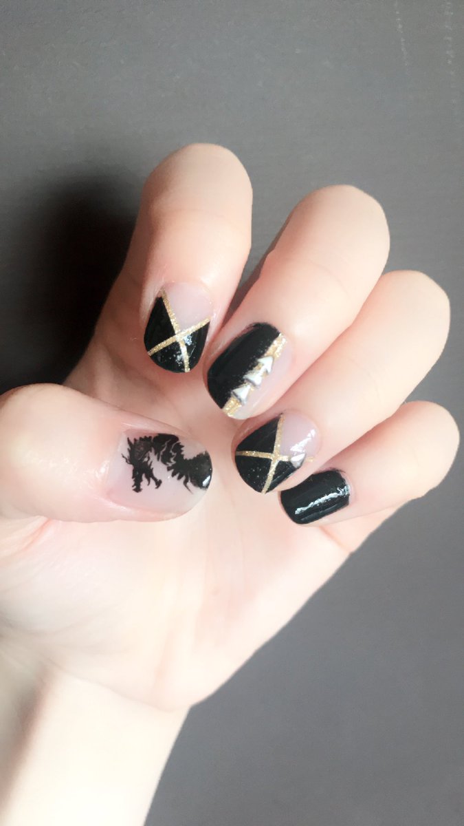 弥生 それかセルフネイル用の刀紋シールほしい 金とか銀とか セルフ痛ネイルよくやるんだけど 職業柄派手ネイル禁止 転写シールとかないと模様入れられない でも入れたい