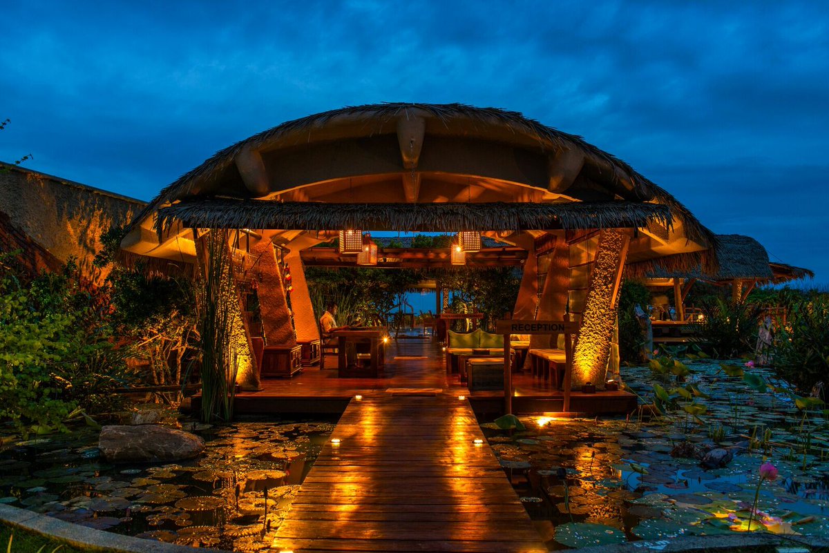 TourBlueLive's tweet photo. Featured Resort - Chena Huts by Uga Escapes, Yala, Sri Lanka
#featuredproperties #Yala #chenahuts #wildlifesrilanka #JungleFeel #luxuryboutiquehotel #visitsrilanka #Pearloftheindianocean #tourblue #instapassport #srilanka #jungleandsea #dreamvacation #Mustvisitlocations #blogger https://t.co/0HIa3hmxNF