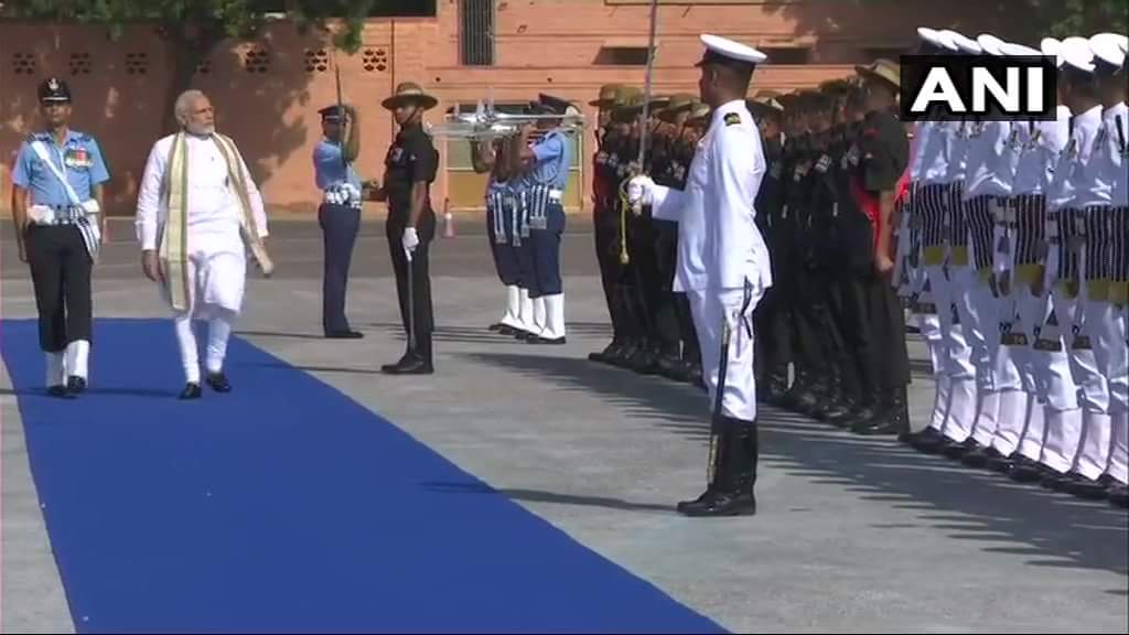 SikarBjp's tweet photo. Jodhpur: Prime Minister Narendra Modi signs the visitors book at the Air Force Station. He will inaugurate the Army exhibition 'Parakarm Parv' at Jodhpur Military Station today, marking the second anniversary of the surgical strike across the LoC. #Rajasthan https://t.co/M0hBDT9xlz