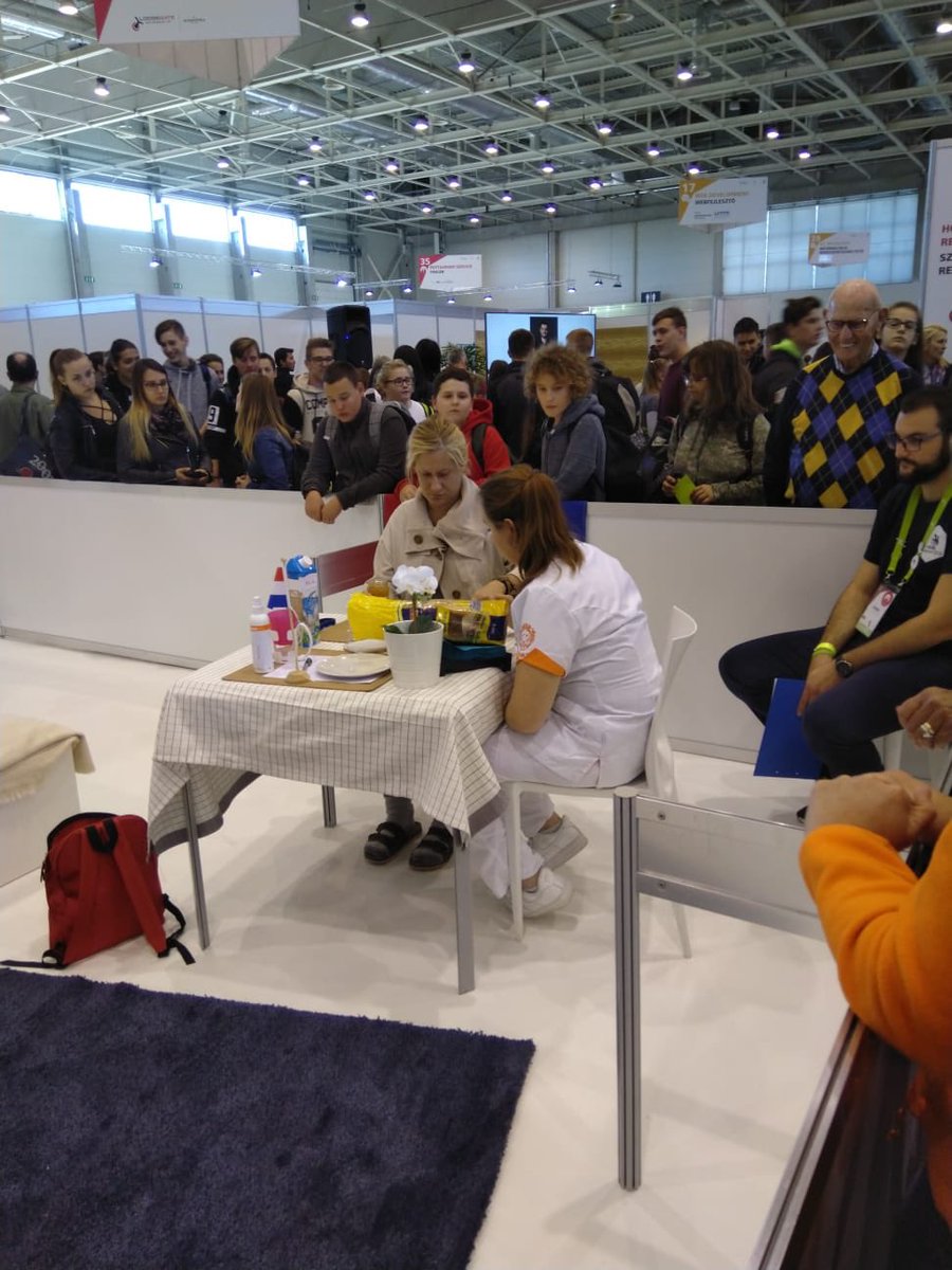 Lianne_Muis's tweet photo. Wat mocht jij shinen op dag 2 tijdens @WorldSkillsNL Shirley! Ongelofelijk trots op wat jij hebt gepresteerd. Praten over dementie, het verzorgen van een mevrouw in de terminale fase, een patiënt met Parkinson en een patiënt met ms. Nu klaar voor de de laatste dag! @MBOUtrecht https://t.co/vT29Hc5X5k