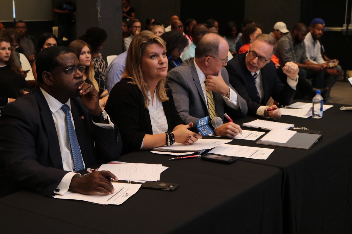 We’re so glad we’re not the judges! How will they choose?! Teams have really outdone themselves with their pitch! The busiest airport in the world is guaranteed to take it to the next level with these solutions! 🙌🏽✈️ #ATLThinks